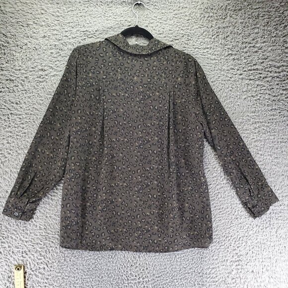 Chelsea & Theodore Top Womens Small Olive Green Leopard Print Button-Up *NWT* - Picture 10 of 11